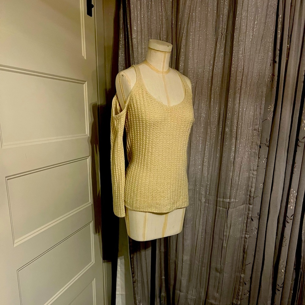 Cold shoulder lightweight sweater